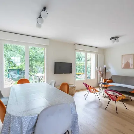 Nyaraló Charming House With Garden In With Pool Deauville