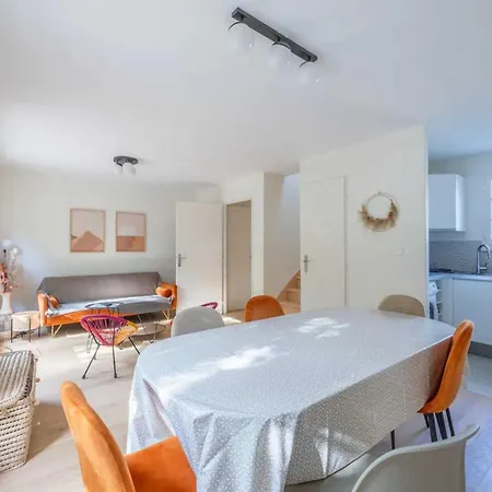 Charming House With Garden In With Pool Tatil Evi Deauville