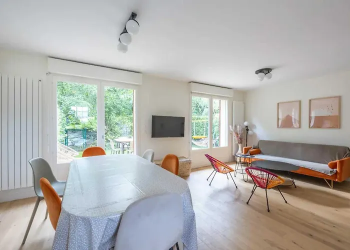 Tatil Evi Charming House With Garden In With Pool Deauville