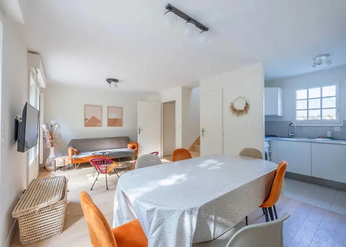 Charming House With Garden In With Pool Tatil Evi Deauville