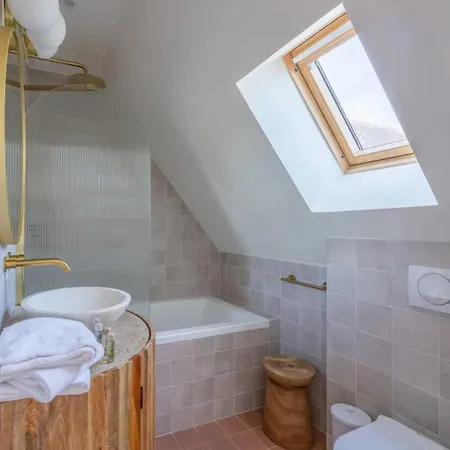 Charming House With Garden In With Pool