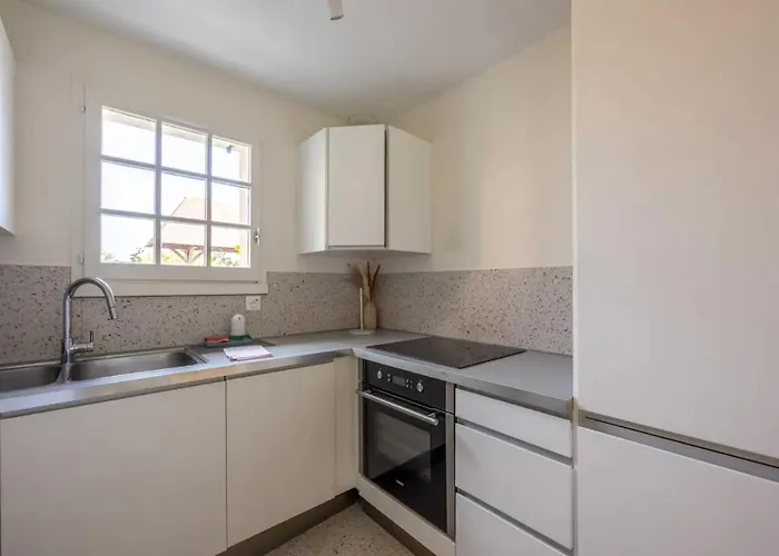 Holiday home Charming House With Garden In With Pool *