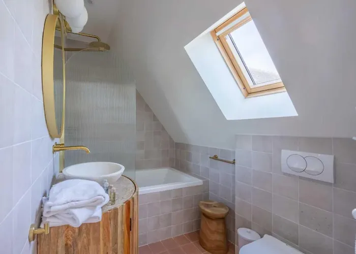 Charming House With Garden In With Pool